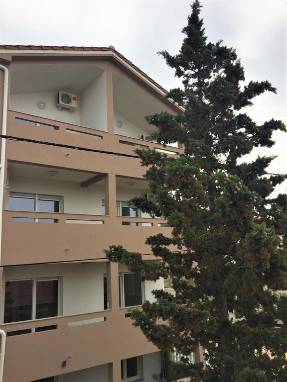 Apartmani Orhideja Rab Town Esterno foto