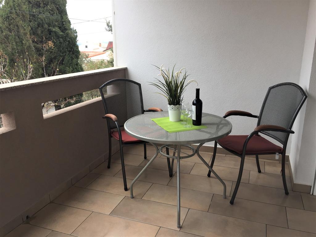 Apartmani Orhideja Rab Town Esterno foto