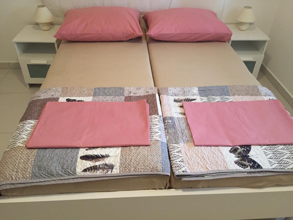 Apartmani Orhideja Rab Town Esterno foto