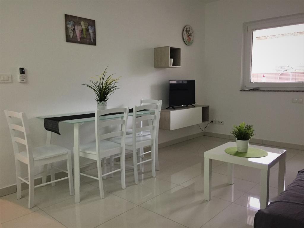 Apartmani Orhideja Rab Town Esterno foto