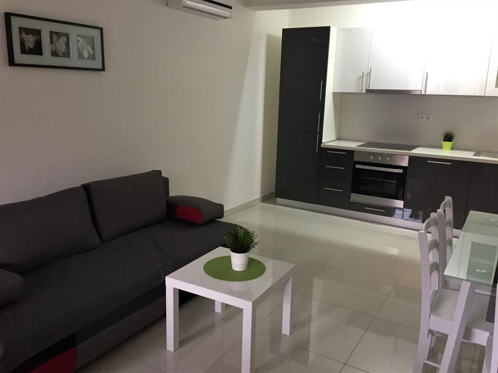 Apartmani Orhideja Rab Town Esterno foto